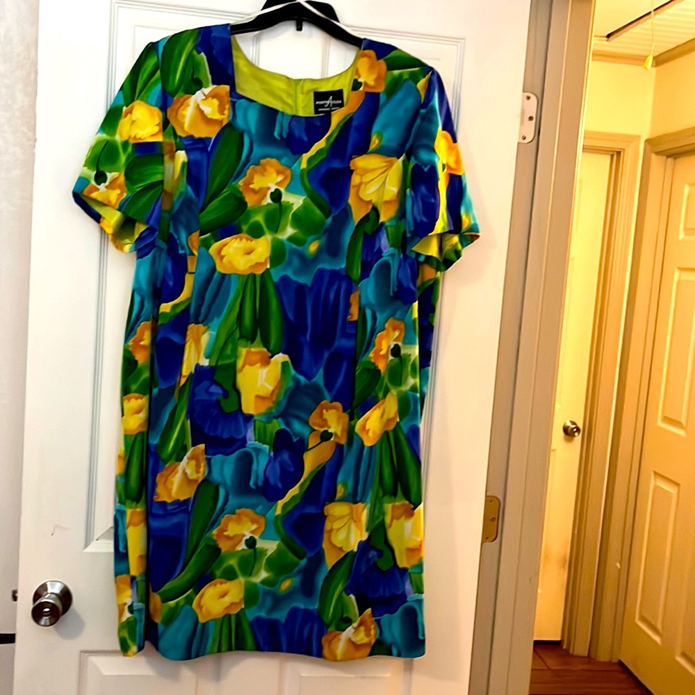 WOMEN’S PETITE PLUS SIZE KNEE LENGTH DRESS : SIZE 24